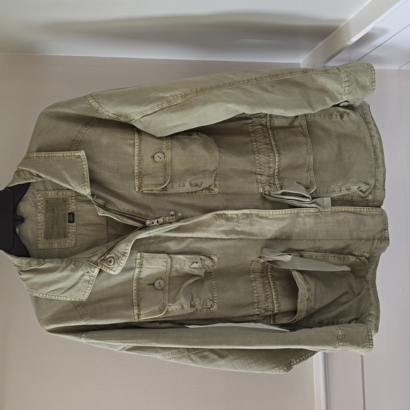 AE Lt. Olive jacket - Picture 1 of 8
